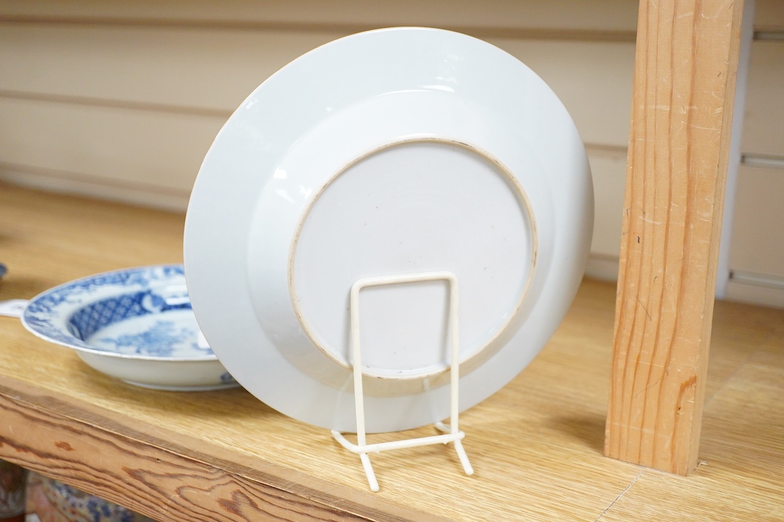 A Chinese plate, decorated for the European market, 22cm